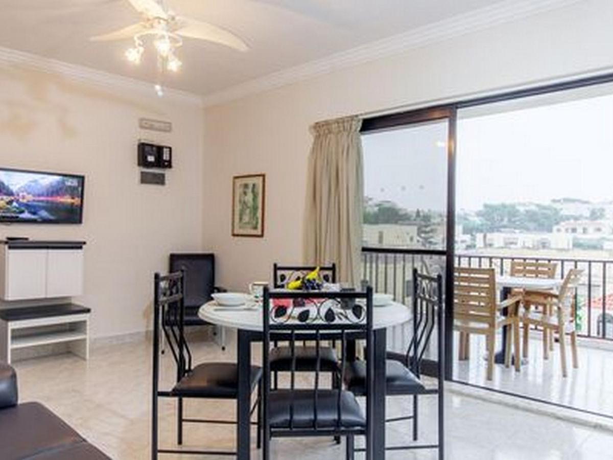 Pool And Sea Merill Apartments - Happy Rentals เมลลิฮา ภายนอก รูปภาพ