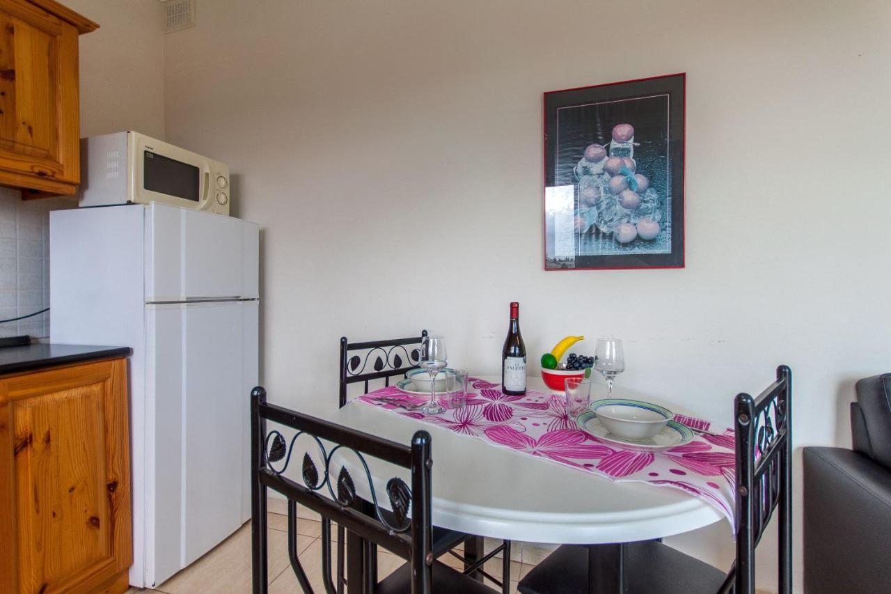 Pool And Sea Merill Apartments - Happy Rentals เมลลิฮา ภายนอก รูปภาพ