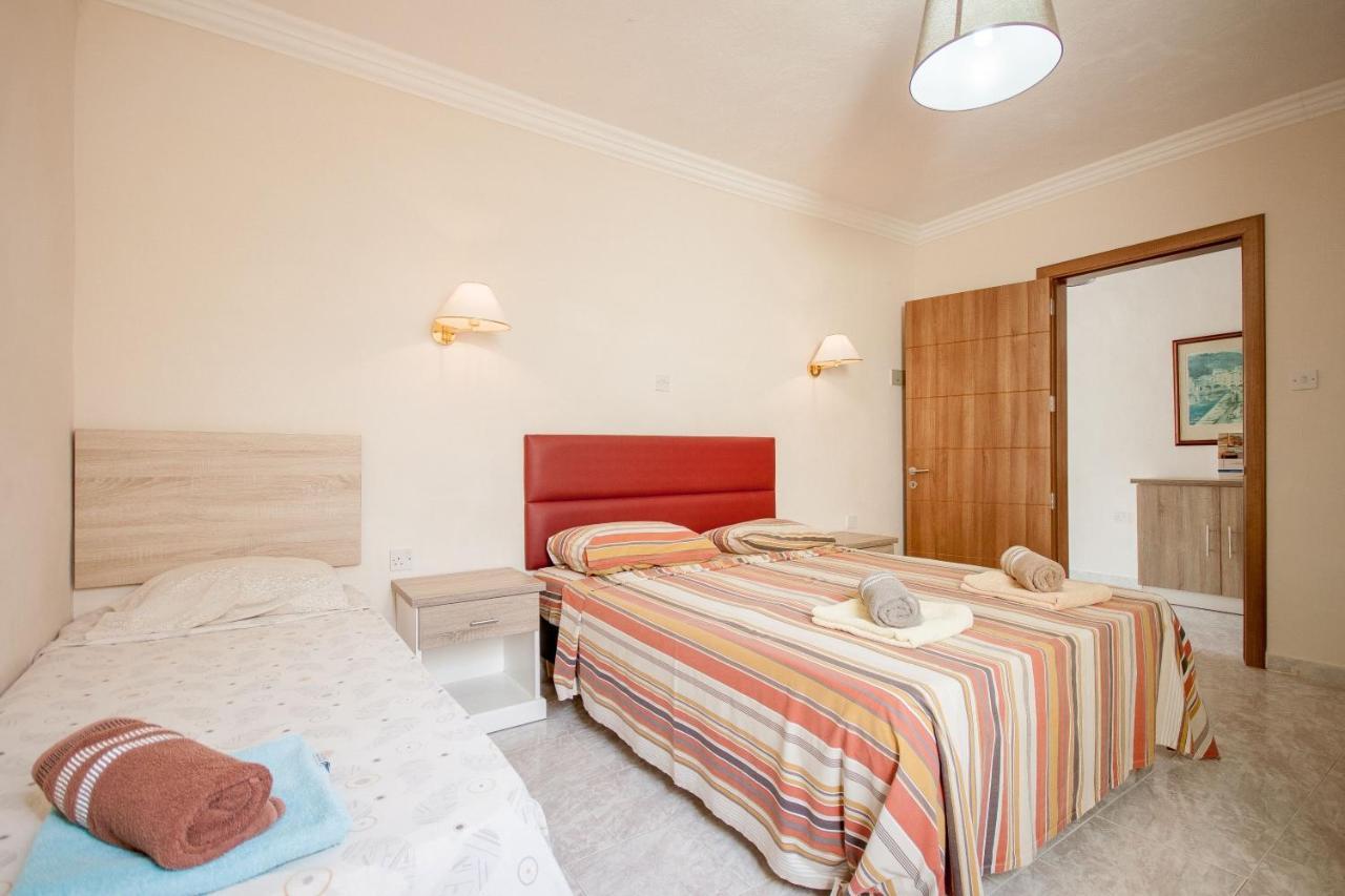 Pool And Sea Merill Apartments - Happy Rentals เมลลิฮา ภายนอก รูปภาพ