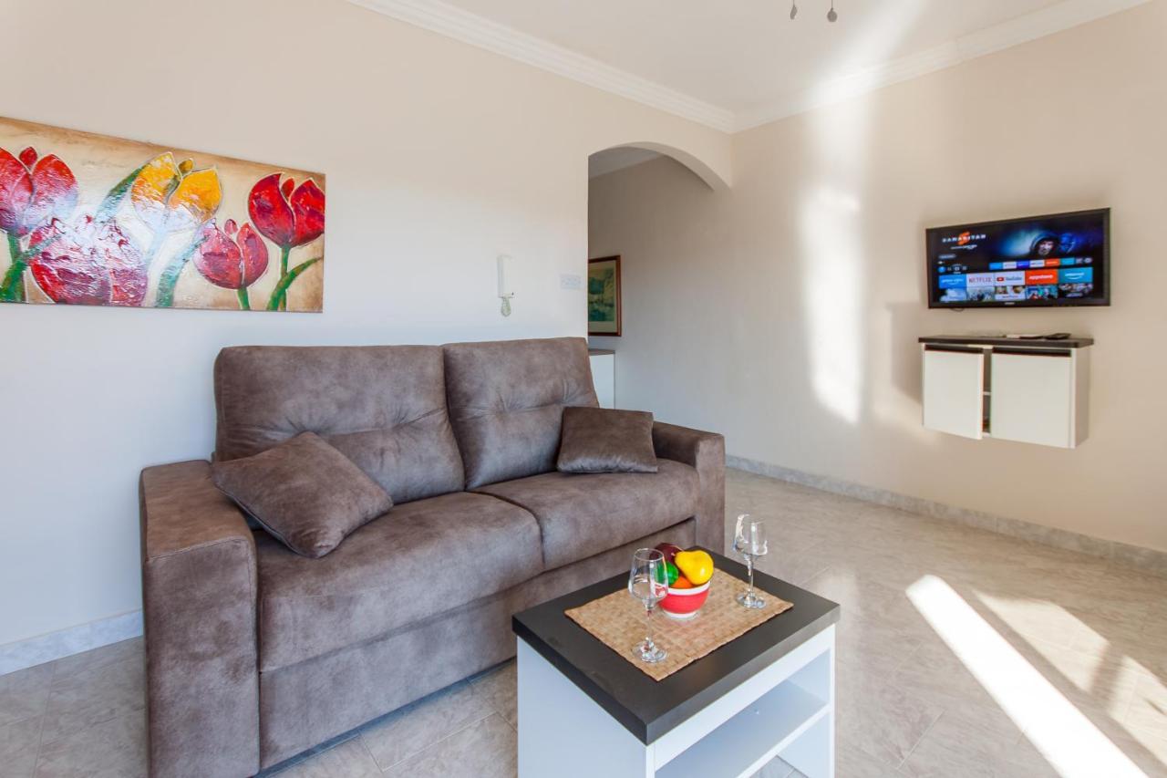 Pool And Sea Merill Apartments - Happy Rentals เมลลิฮา ภายนอก รูปภาพ