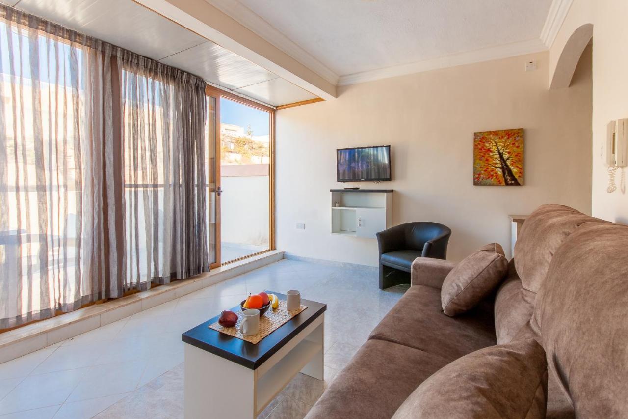 Pool And Sea Merill Apartments - Happy Rentals เมลลิฮา ภายนอก รูปภาพ